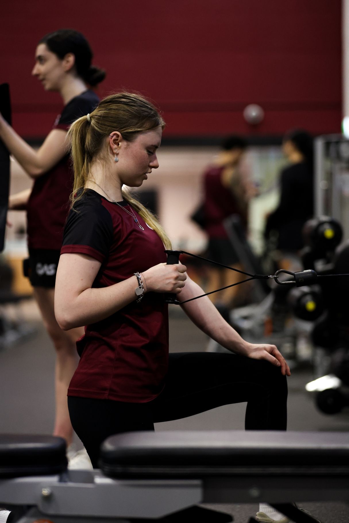 Para athlete training with support team in QAS high-performance gym